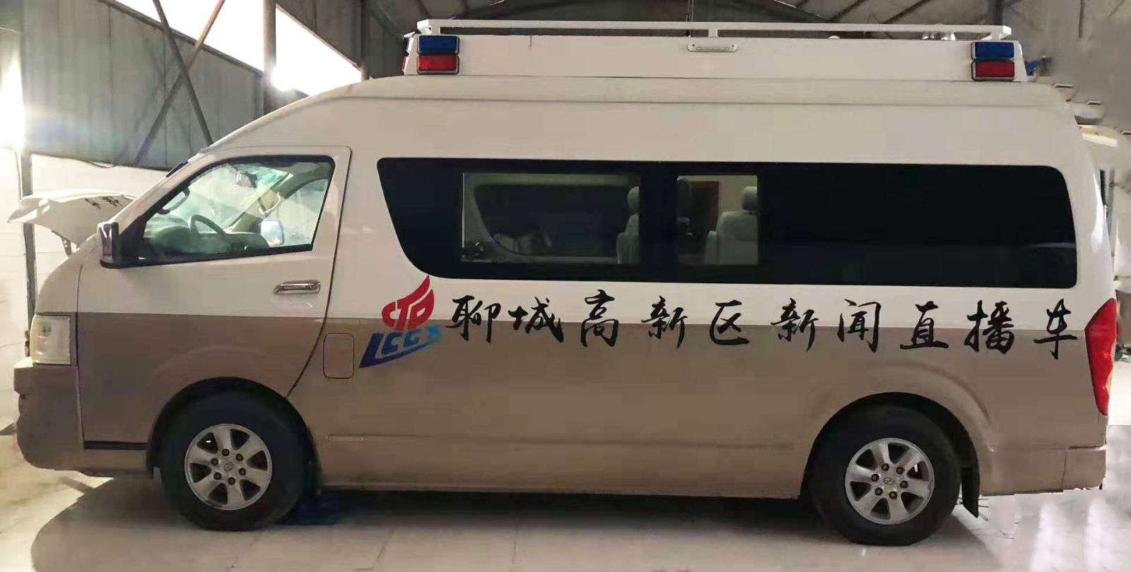 新闻直播车